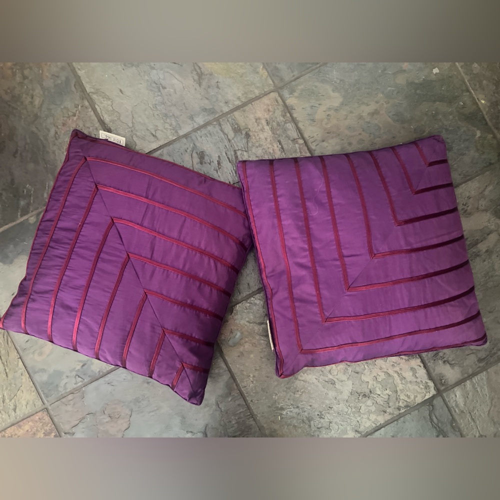 2x purple & bordeaux decorative pillows 16x16 - Picture 1 of 8